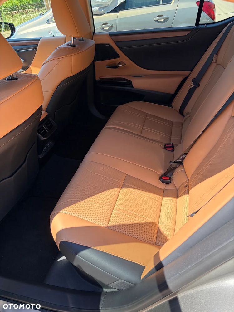 Lexus ES - 8