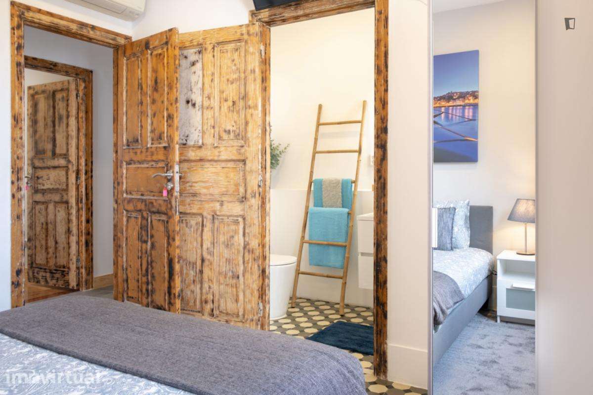 Quarto - localizado em Mafamude Porto - Grande imagem: 2/9
