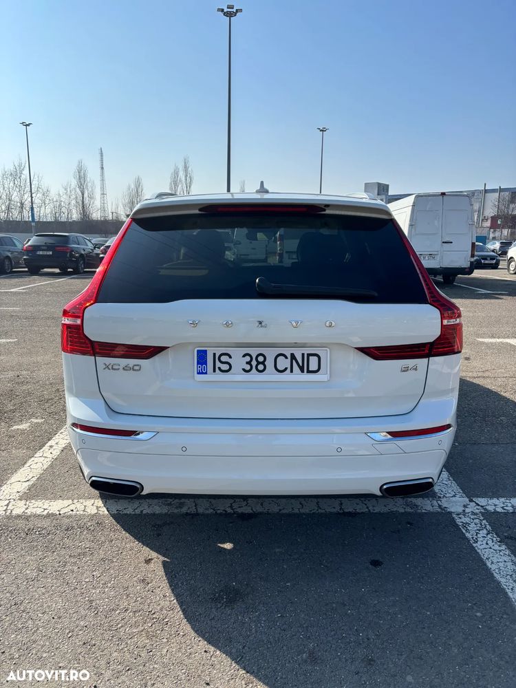 Volvo XC 60 B4 D Plus Dark - 4