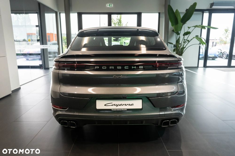 Porsche Cayenne Turbo E-Hybrid PHEV - 8