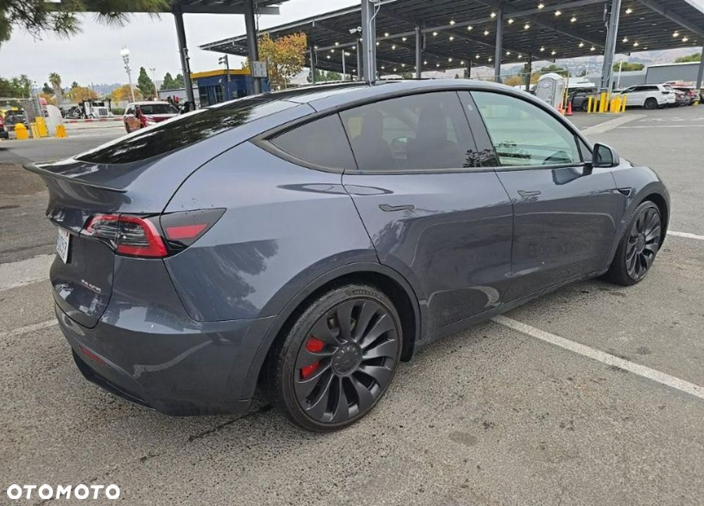 Tesla Model Y 2023 photo 4
