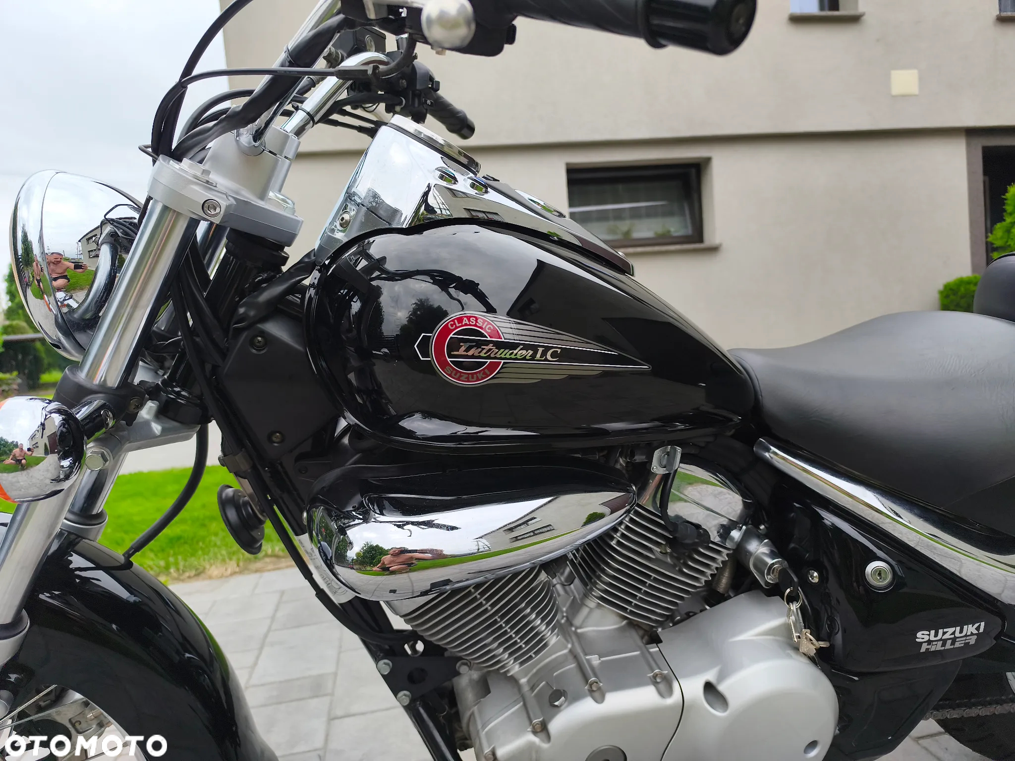 Suzuki Intruder - 10