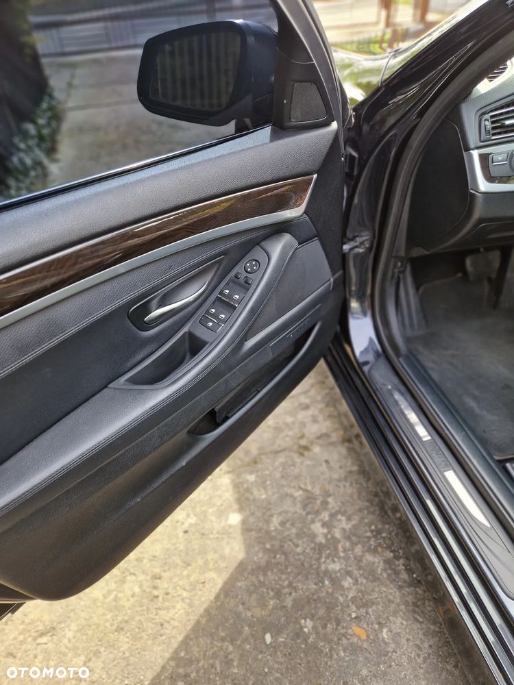 BMW Seria 5 535i xDrive - 11