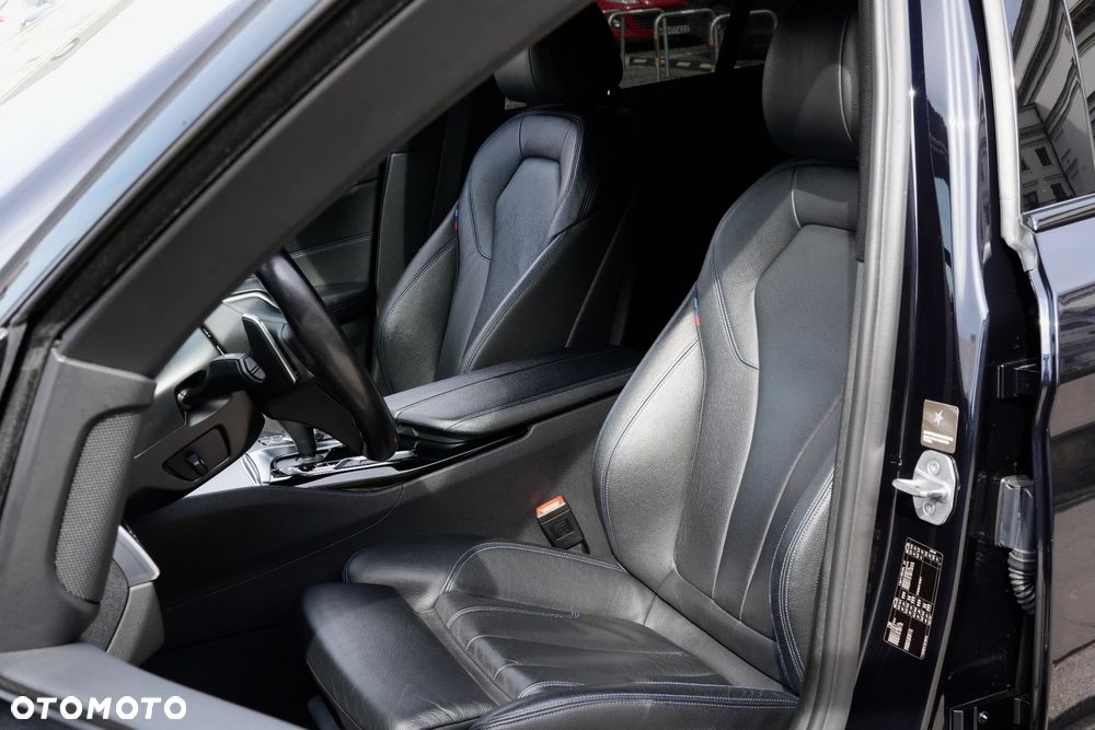 BMW Seria 5 520d M Sport - 8