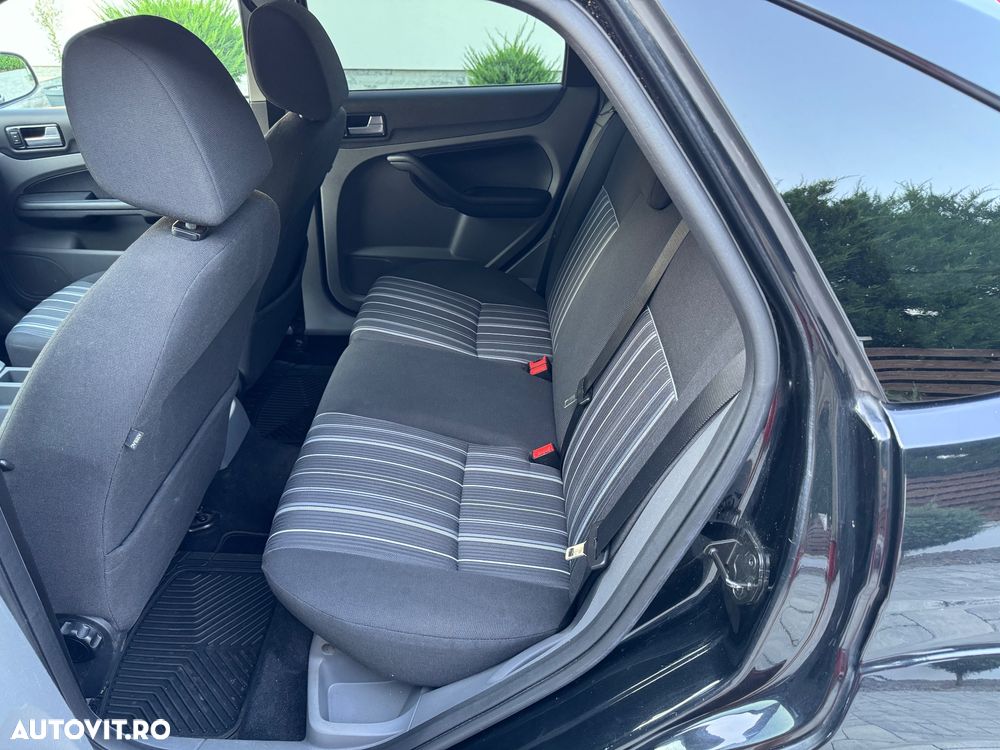 Ford Focus 1.6i Titanium - 10