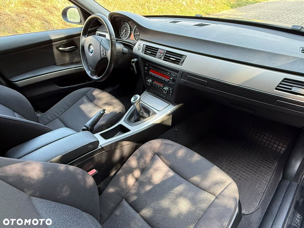 BMW Seria 3 320i - 16