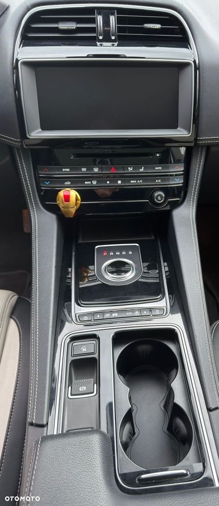 Jaguar F-Pace 2.0 i4D AWD R-Sport - 19