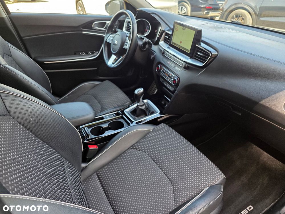 Kia Ceed - 12