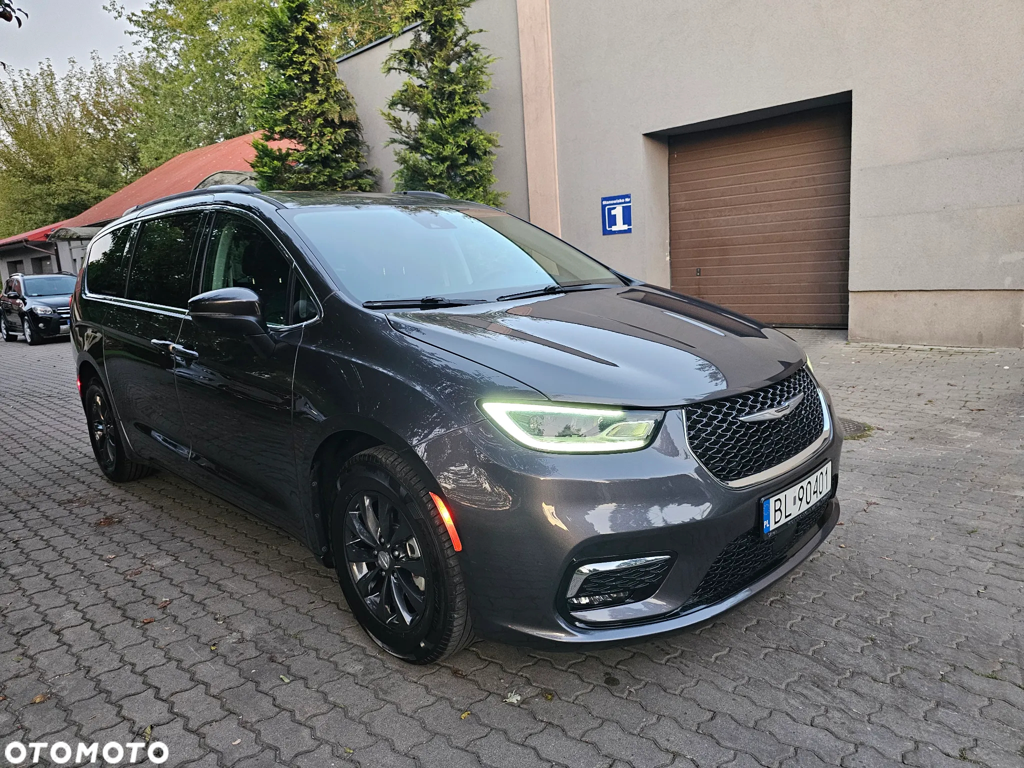 Chrysler Pacifica - 32