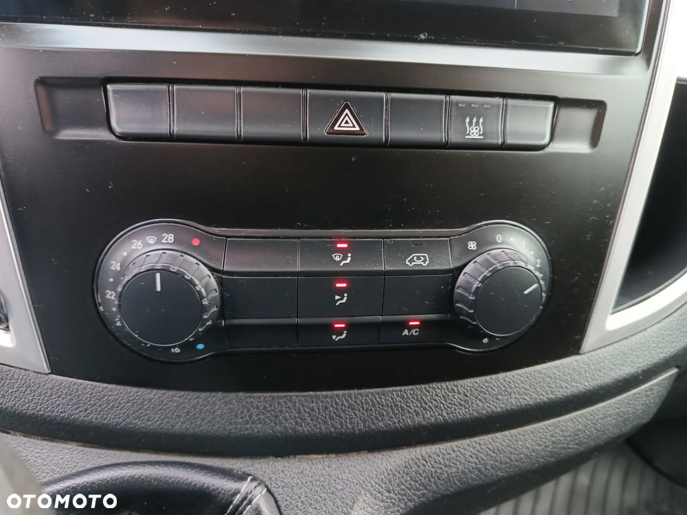 Mercedes-Benz VITO 1.6 diesel 111 CDI, WERSJA LONG L2H1! PRZEBIEG TYLKO 154000!! BOGATE WYPOSAŻENIE, STAN SUPER, 2015 rok, BEZ WKŁADU FINANSOWEGO! - 39