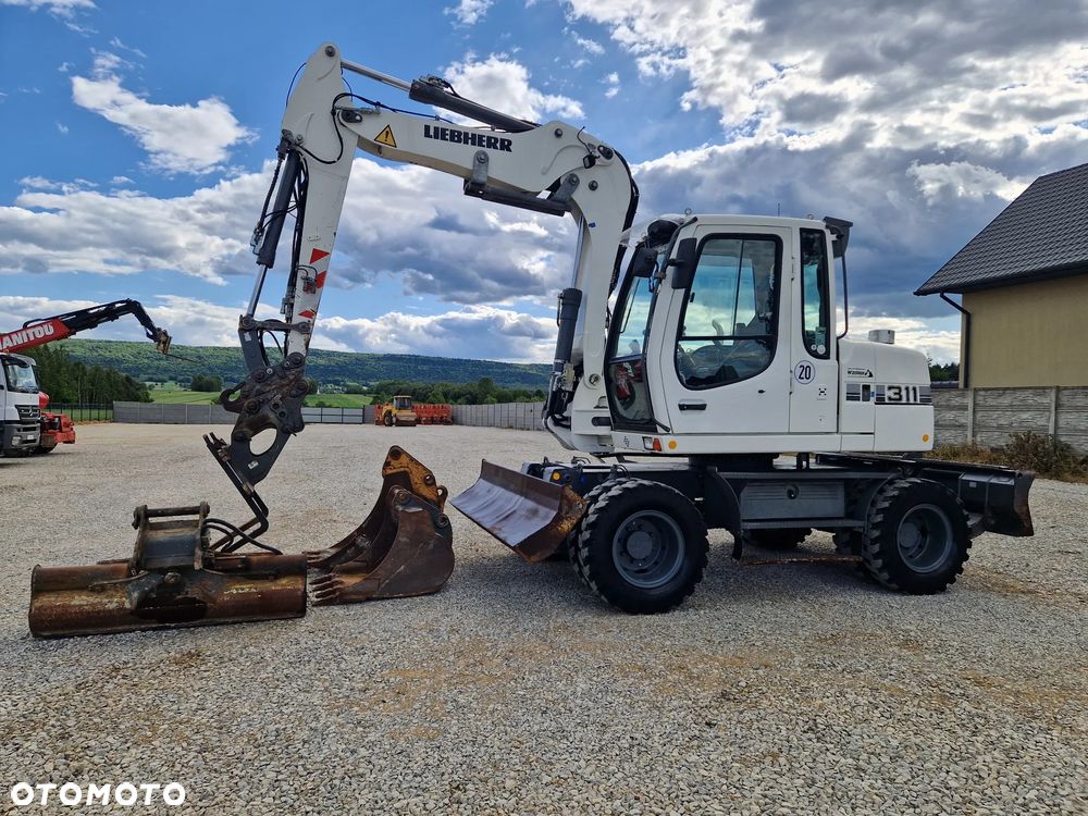 Liebherr A311 - 8