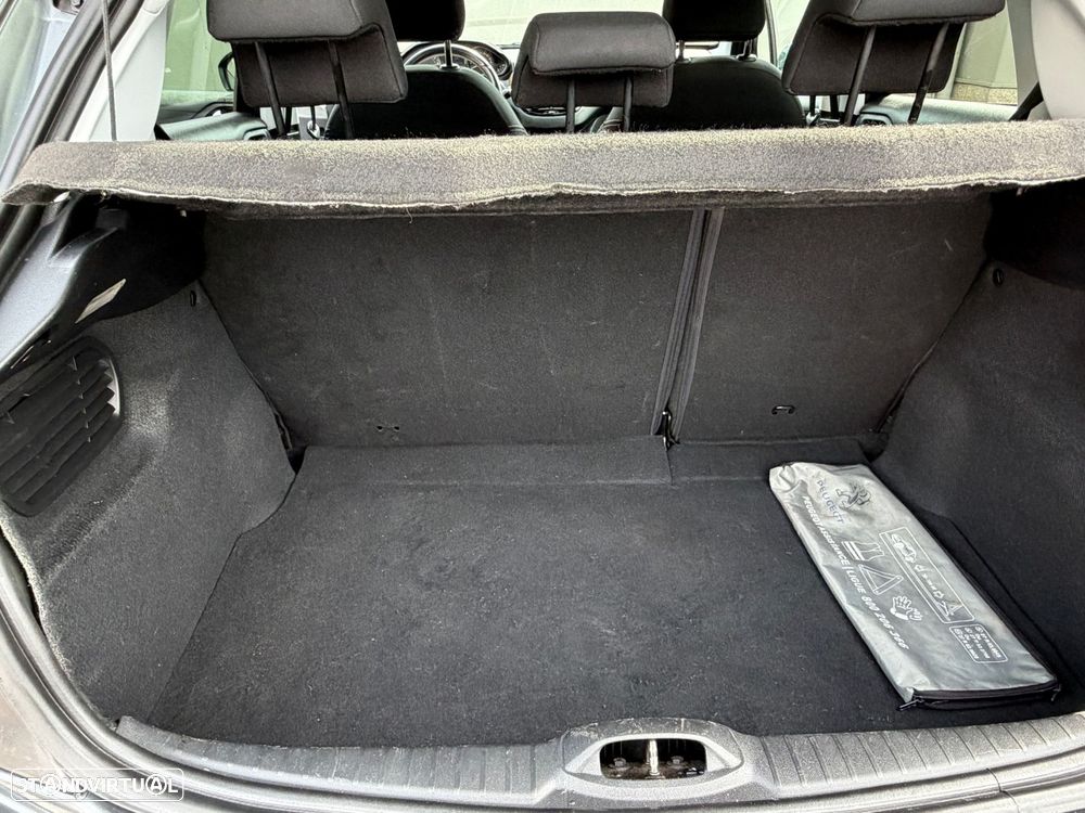 Peugeot 208 1.2 PureTech Style - 12