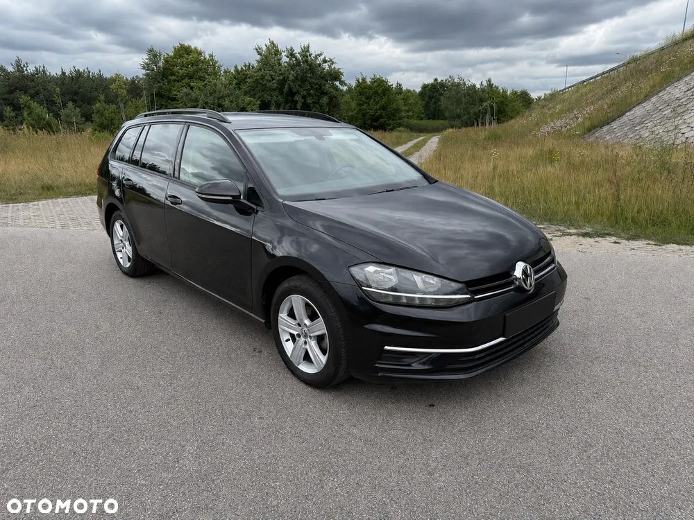 Volkswagen Golf - 1