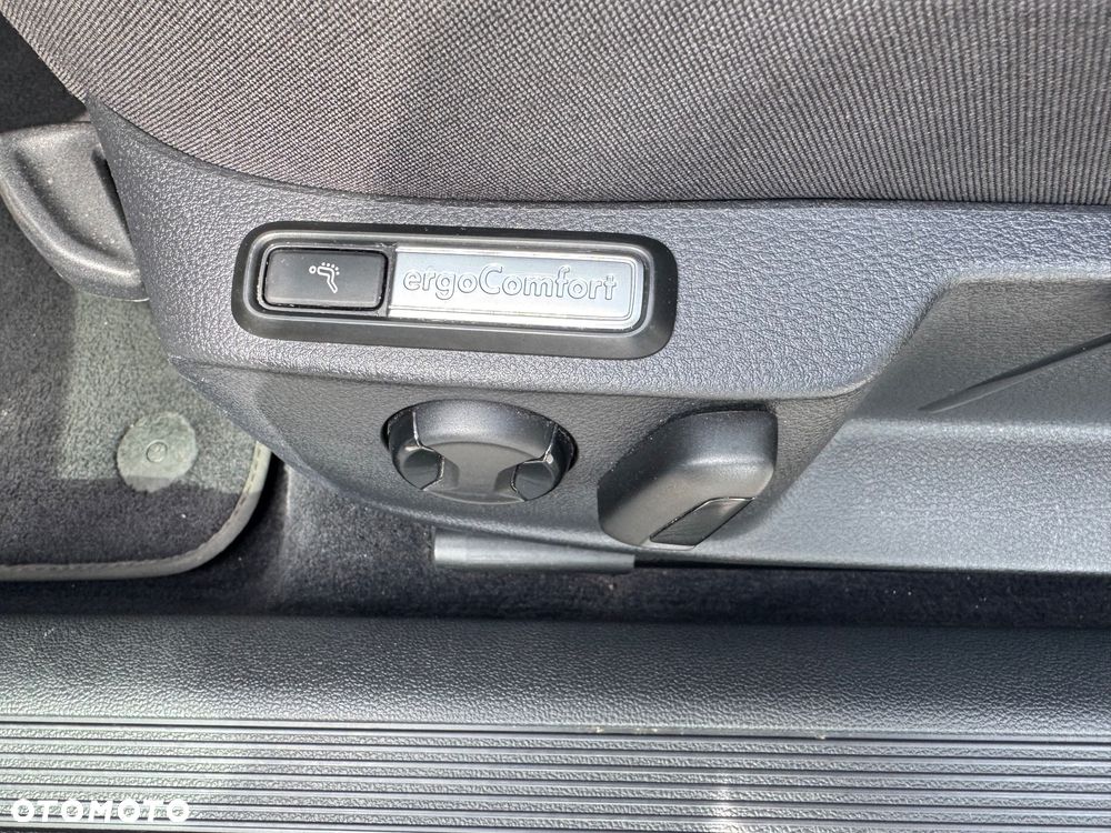 Volkswagen Passat 2.0 TDI SCR Comfortline - 13