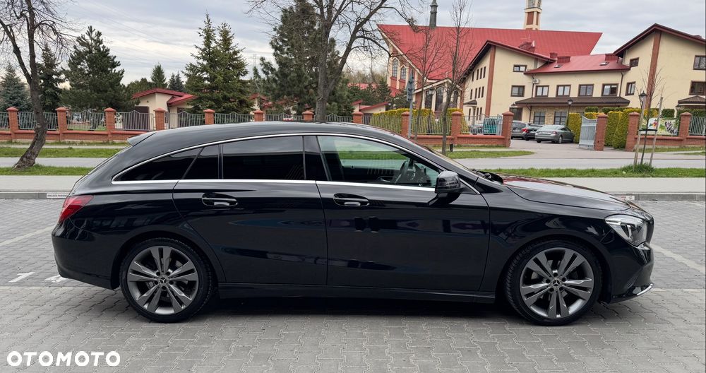 Mercedes-Benz CLA 180 7G-DCT UrbanStyle Edition - 4