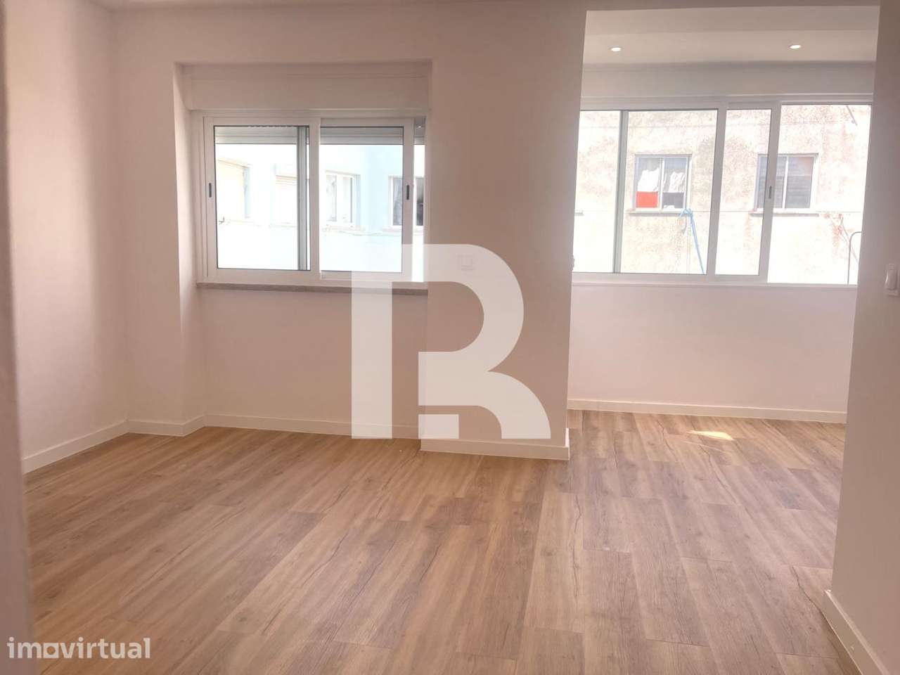 Apartamento T2 totalmente remodelado em Queluz - Grande imagem: 4/16