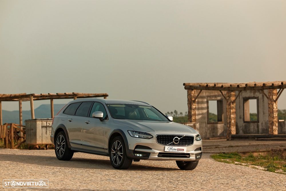 Volvo V90 Cross Country D5 AWD Geartronic Pro - 2