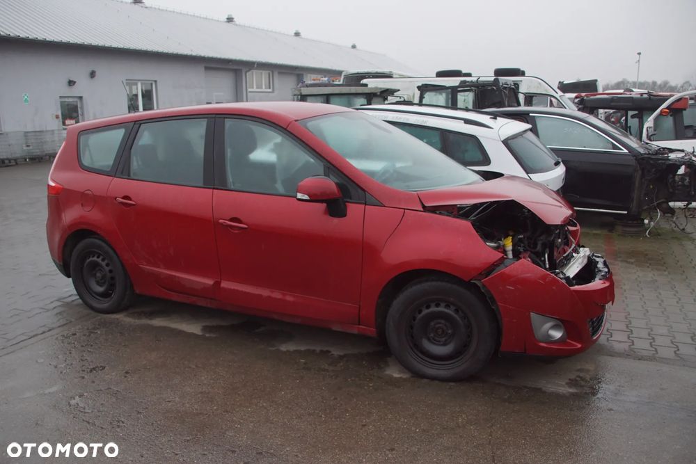 Auto na części - Renault Megane Scenic III 1.4 TCE 130 KM H4JA700 TENNJ 2011R Silnik Skrzynia Drzwi Klapa Zderzak Lampa Szyba Lusterko Klamka Deska Kokpit Sterownik Moduł Czujnik Licznik Wyświetlacz Kierownica Panel - 2