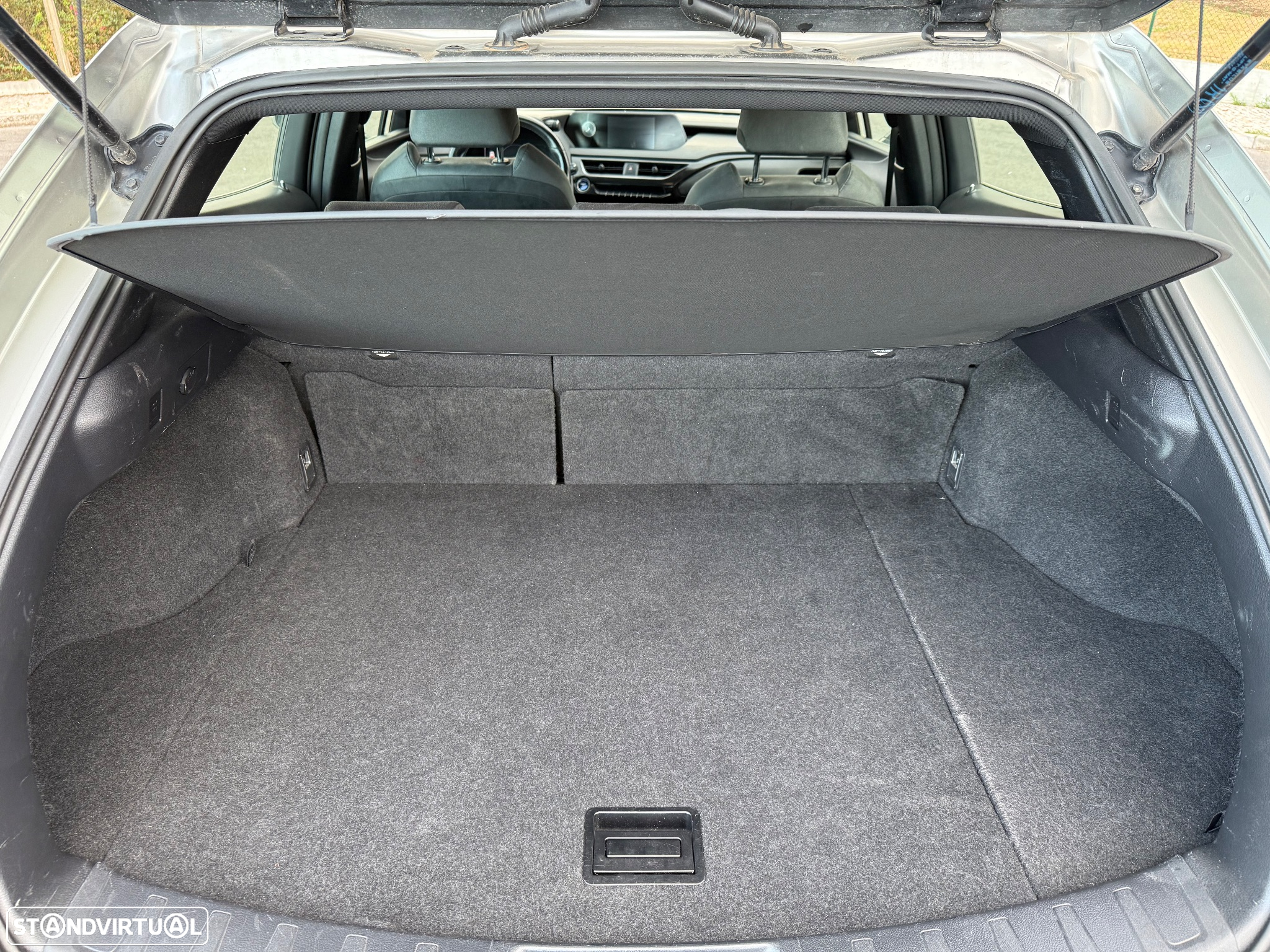 Lexus UX 250h Business - 18
