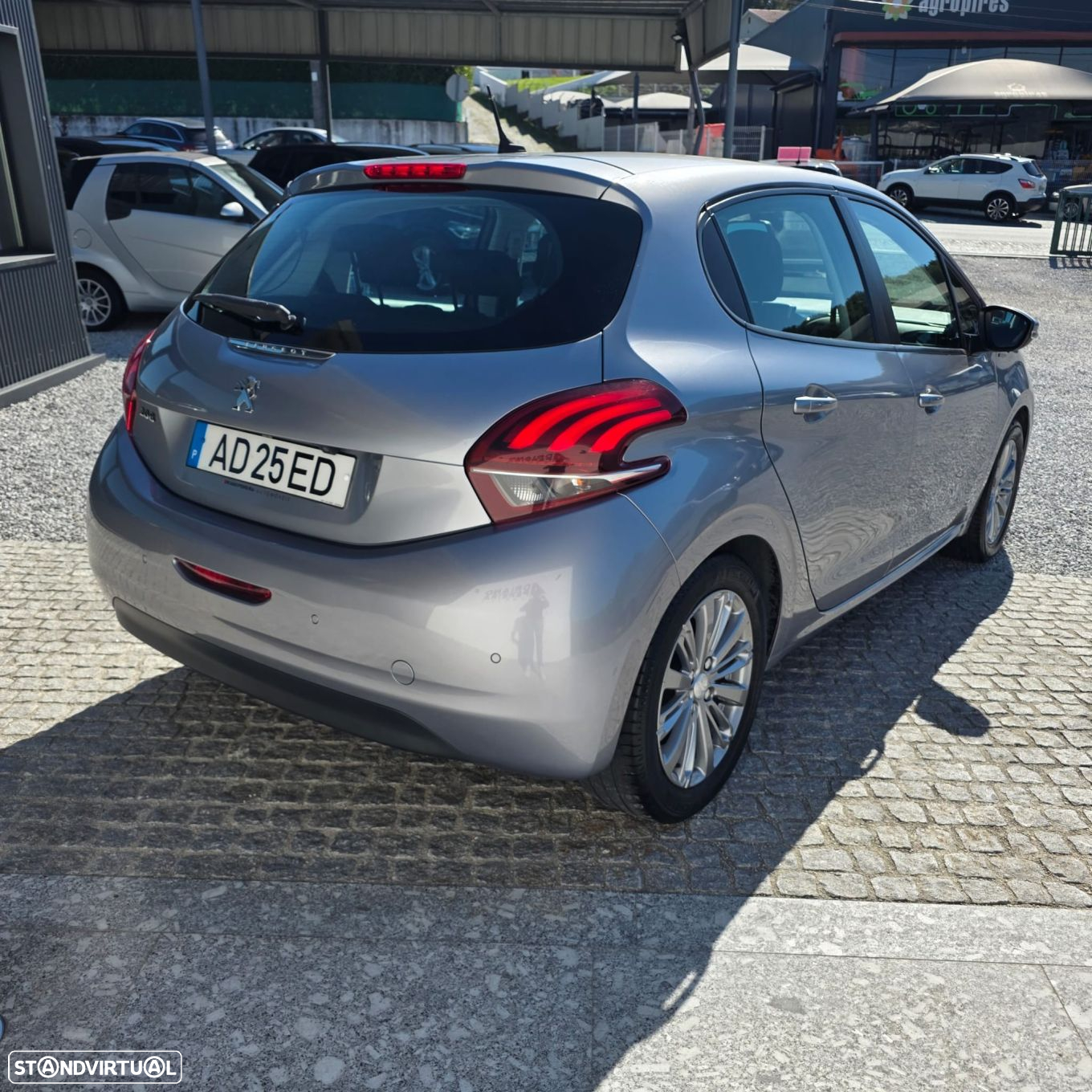 Peugeot 208 1.2 PureTech Signature - 2