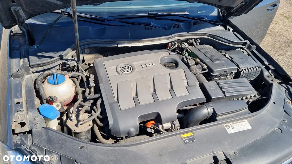 Volkswagen Passat 1.6 TDI Trendline - 24