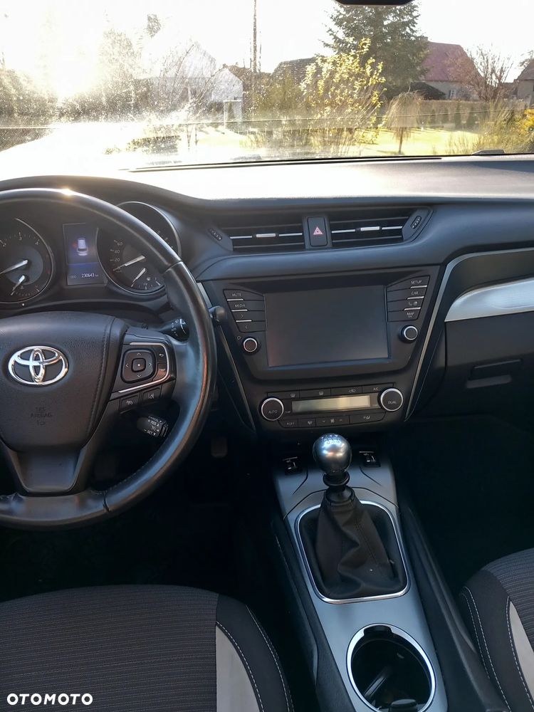 Toyota Avensis - 4