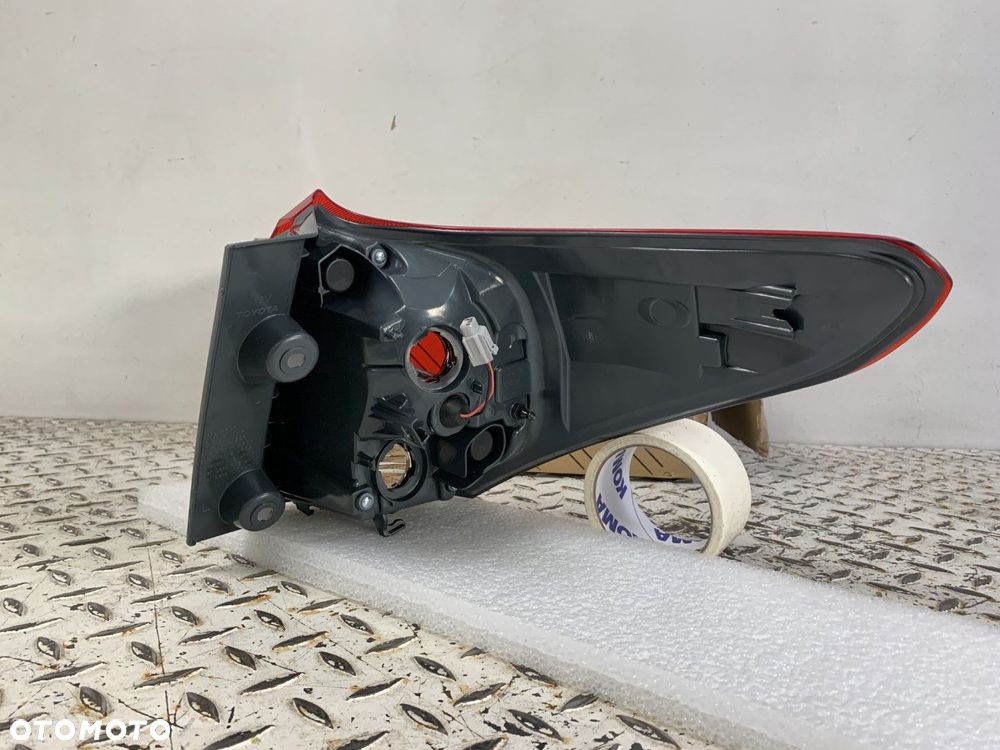 NOWA ORYGINALNA LAMPA TYLNA LEWA TOYOTA AURIS II LIFT KOMBI 15-18 81561-02A51 - 10