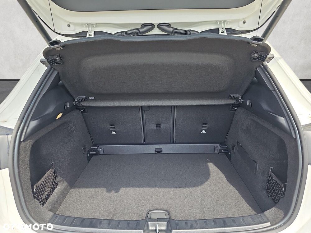Mercedes-Benz GLA - 17