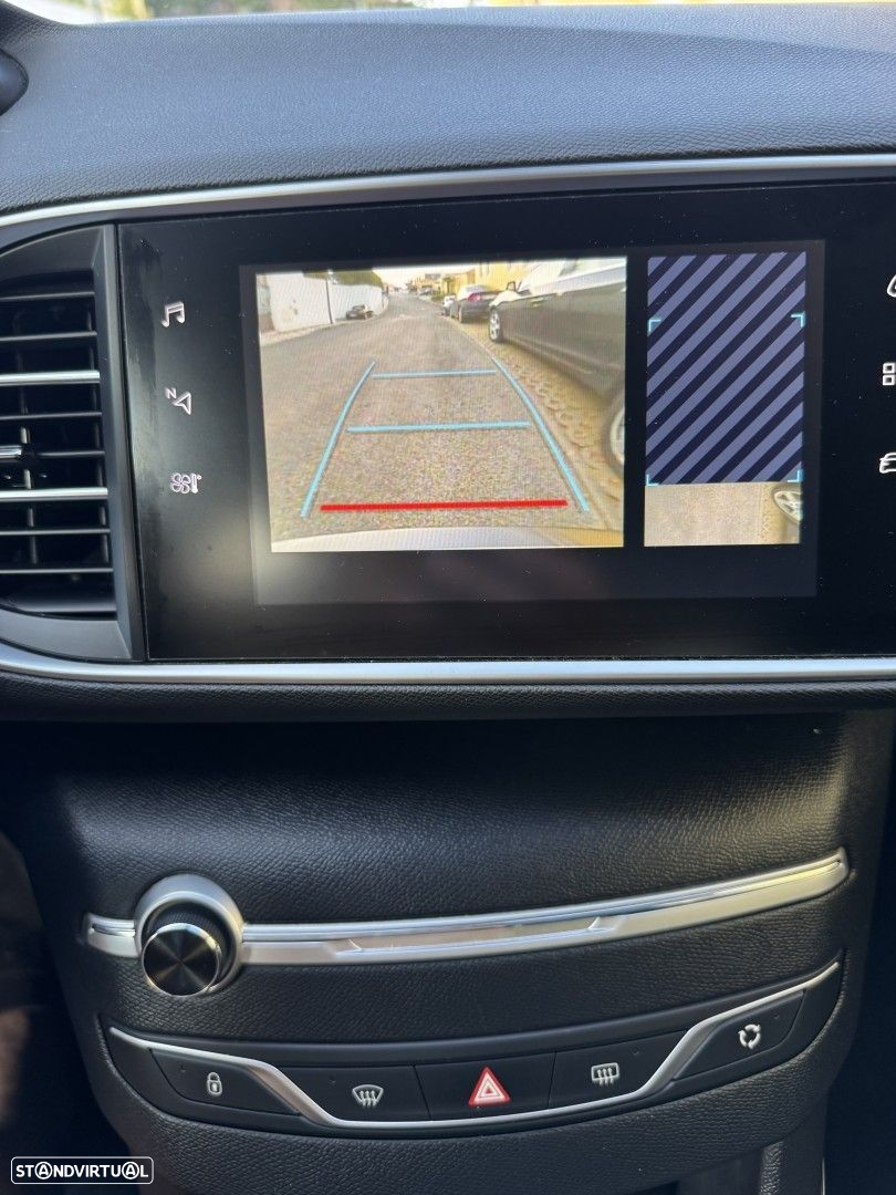 Peugeot 308 1.2 PureTech Allure EAT8 - 11