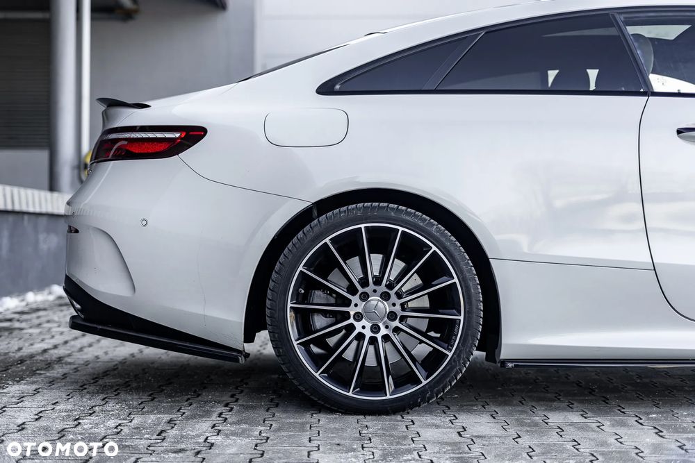Mercedes-Benz Klasa E 400 Coupe 4-Matic 9G-TRONIC - 9