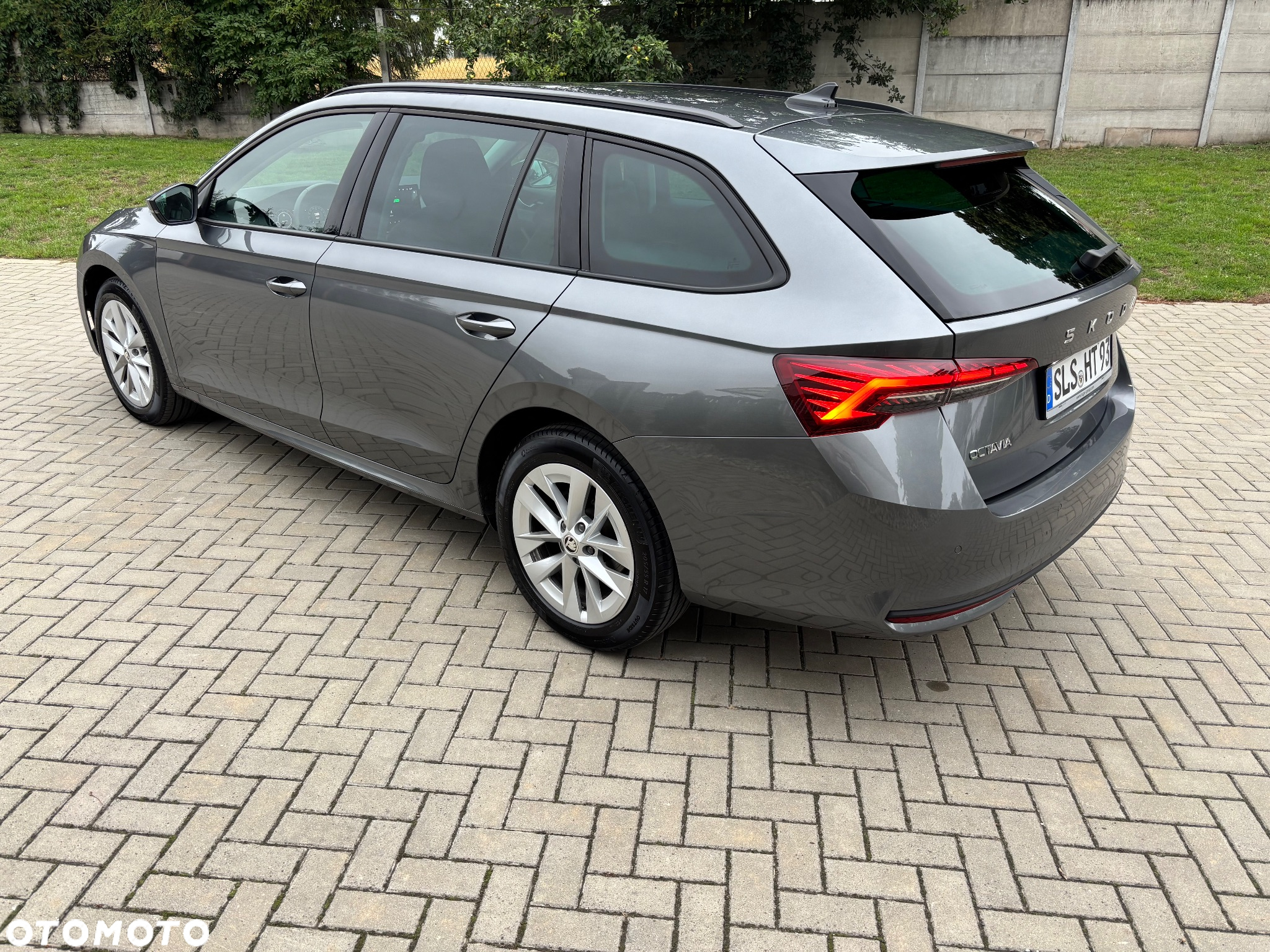 Skoda Octavia Combi 2.0 TDI DSG Edition - 8