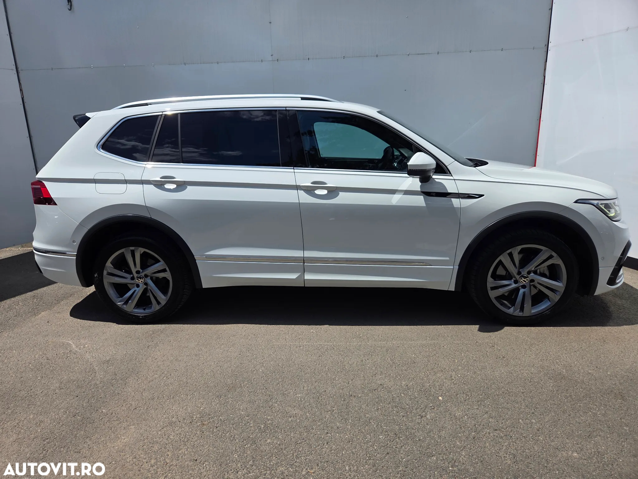 Volkswagen Tiguan Allspace 2.0 TSI 4Mot DSG R-Line - 2