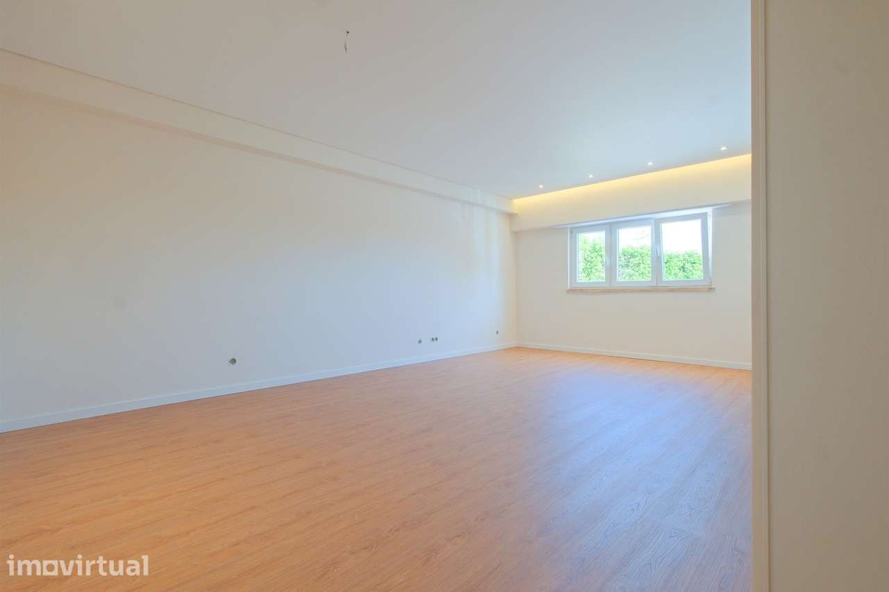 Apartamento T1 com garagem, totalmente remodelado, em condomínio com p - Grande imagem: 4/28