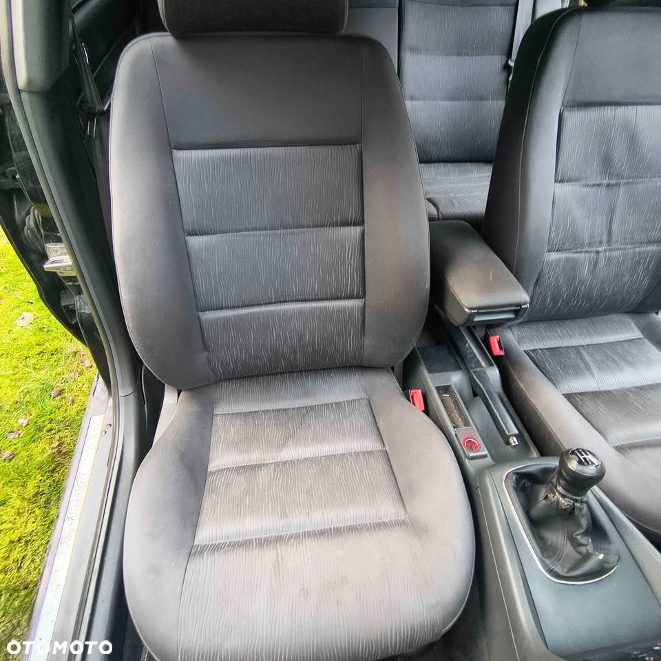 Audi A4 Limousine - 11