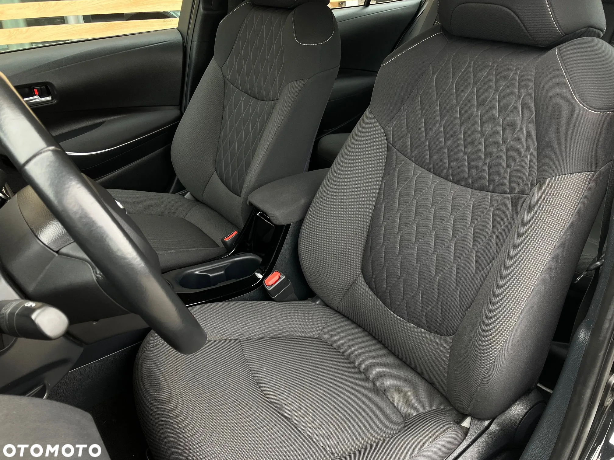 Toyota Corolla 1.8 Hybrid Comfort - 33