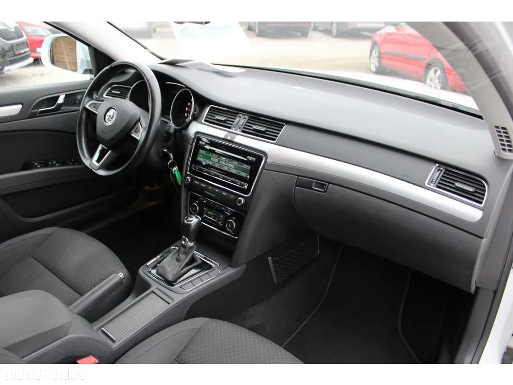 Skoda Superb 2.0 TDI DSG Elegance - 4