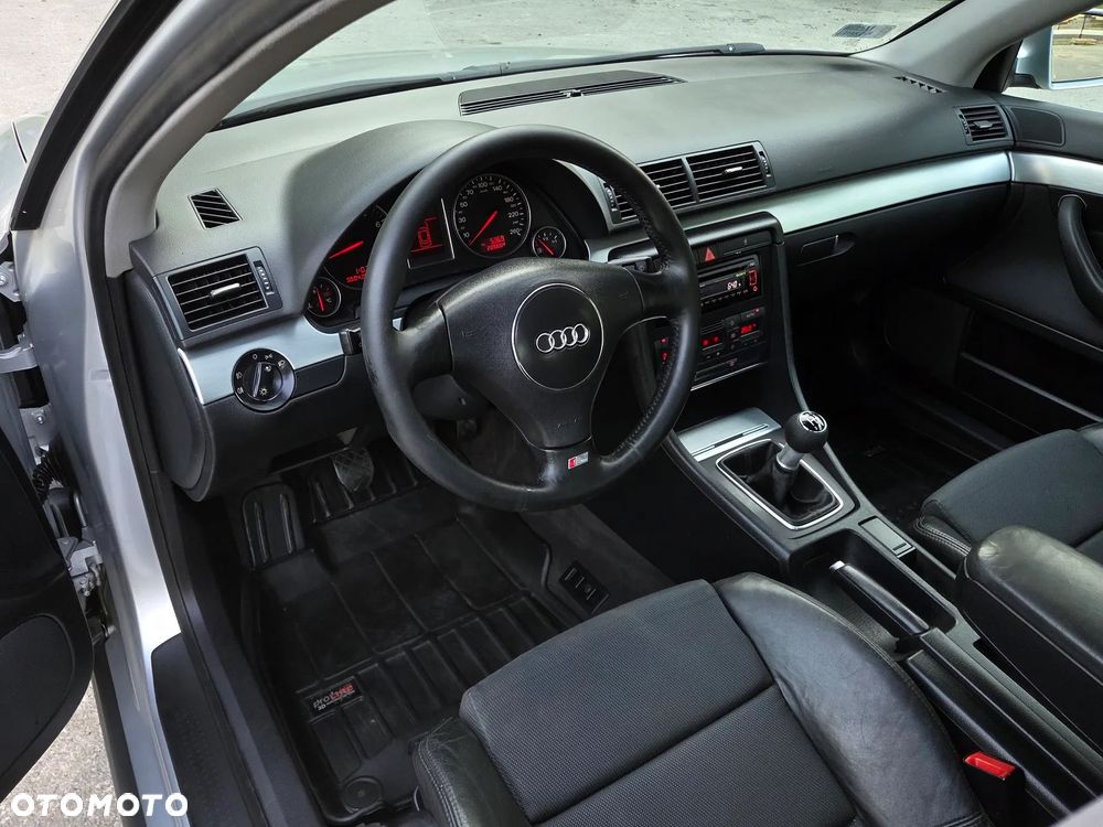 Audi A4 Limousine 2.4 - 18