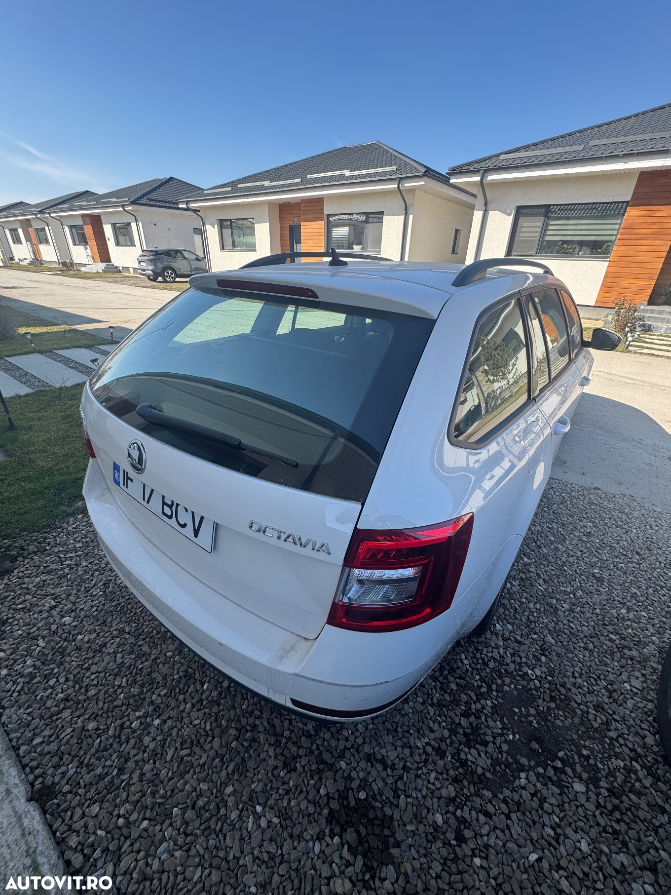 Skoda Octavia Combi Diesel 1.6 TDI DSG Ambition - 4