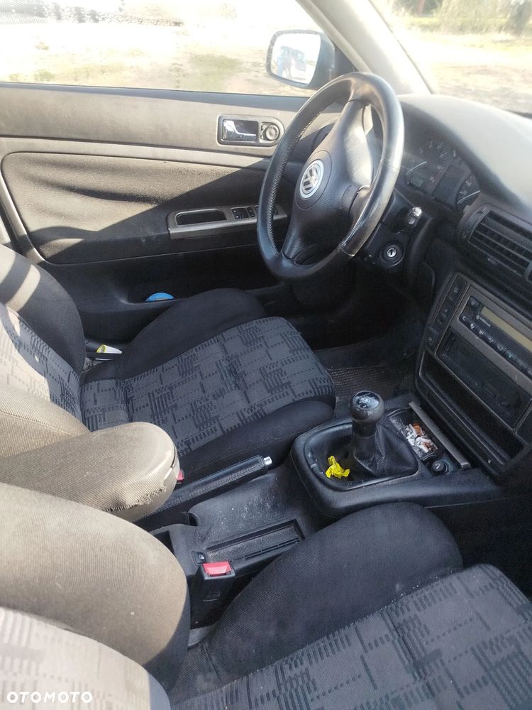 Volkswagen Passat - 4