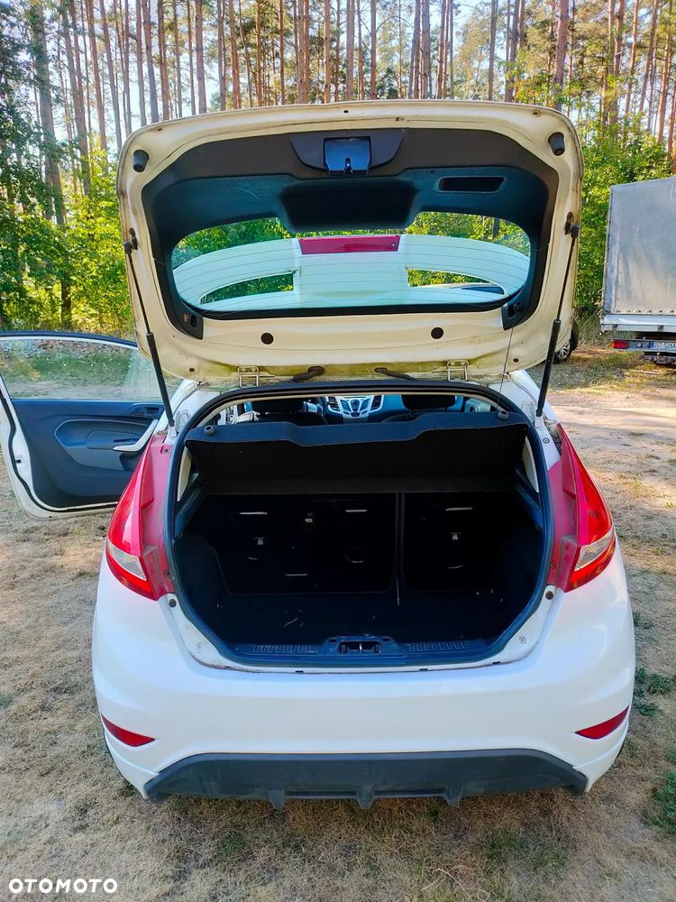 Ford Fiesta - 24