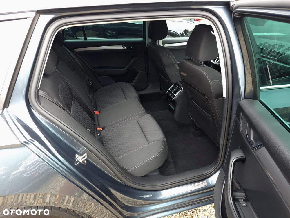 Skoda Superb 2.0 TDI Style DSG - 11