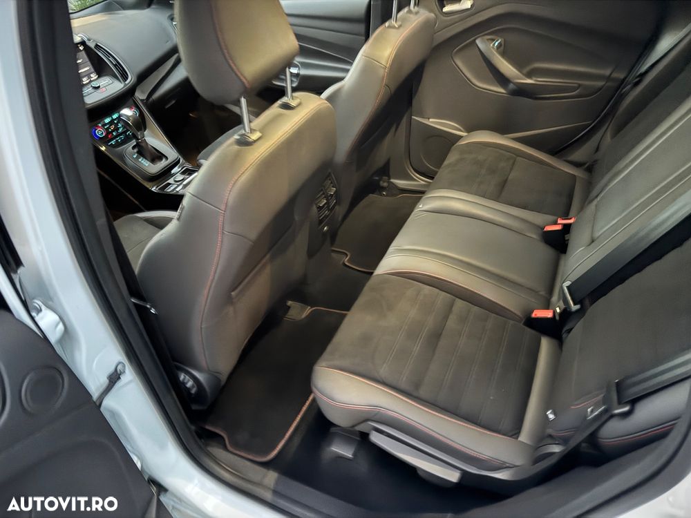 Ford Kuga 2.0 TDCi 4WD Powershift ST-Line - 10
