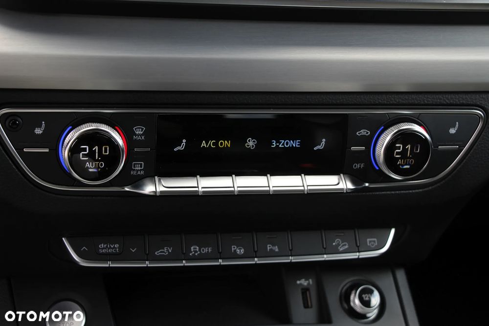 Audi Q5 55 TFSIe quattro S tronic S line - 28