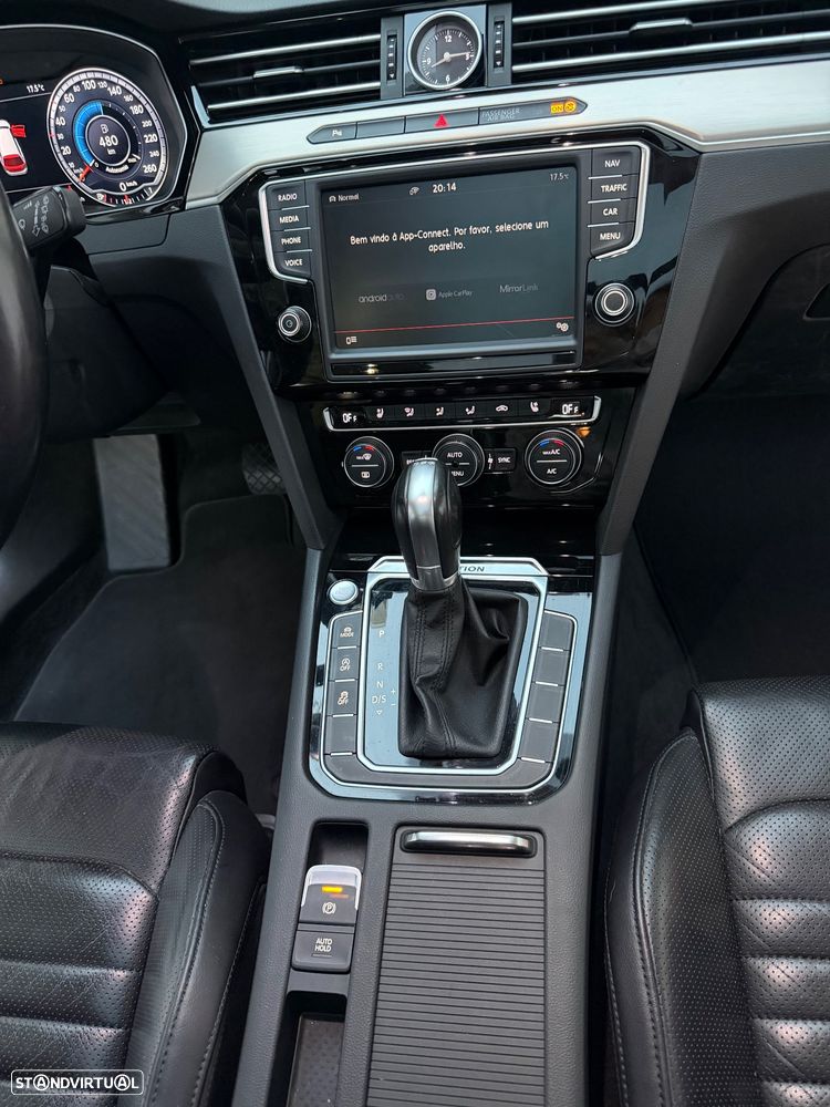 VW Passat Variant 2.0 TDI Highline DSG 4Motion - 32