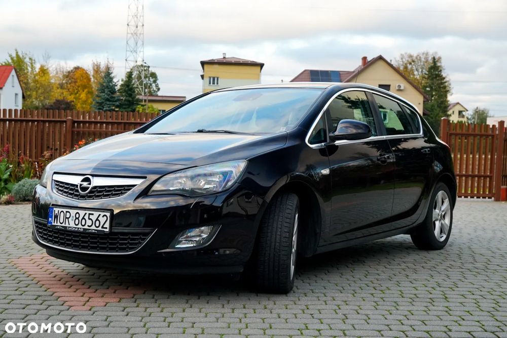 Opel Astra 2010 photo 4