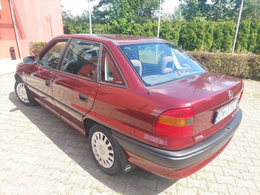Opel Astra 1.6 16v 100 - 5