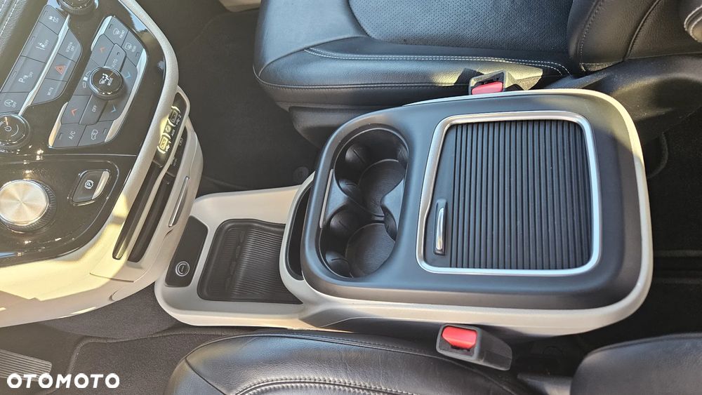 Chrysler Pacifica - 9