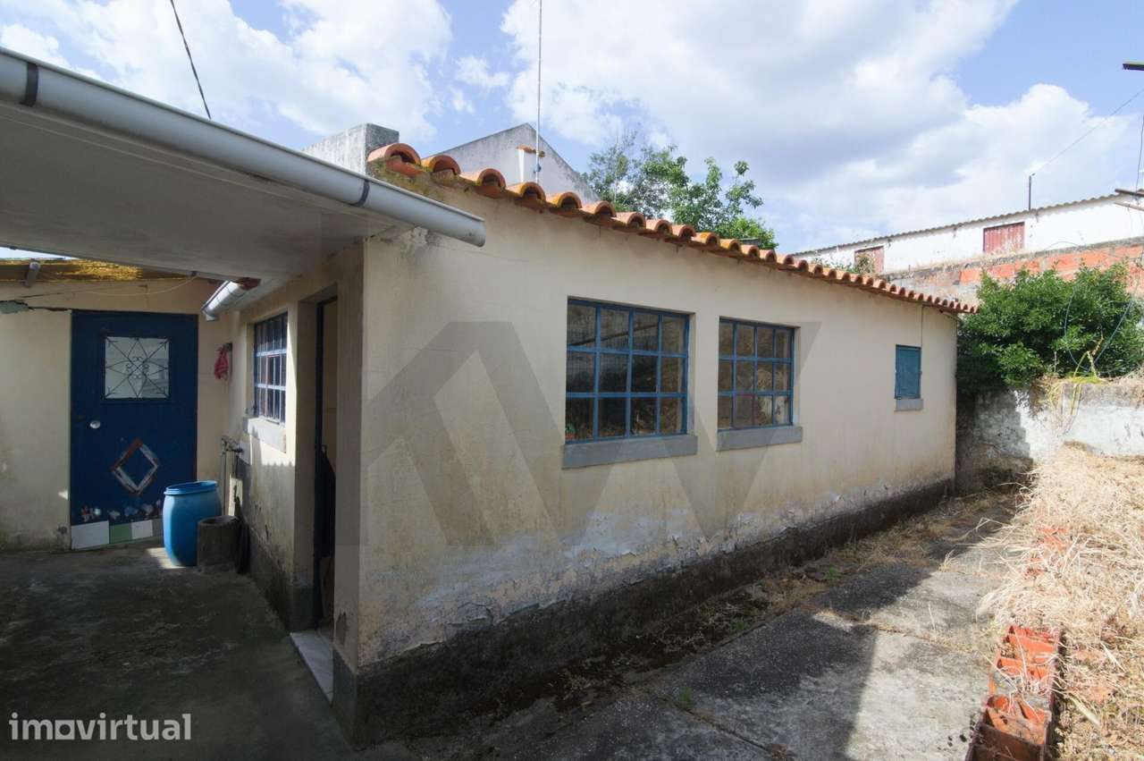 Venda de moradia T2 para remodelar - Oportunidade de investimento - Ar - Grande imagem: 2/14