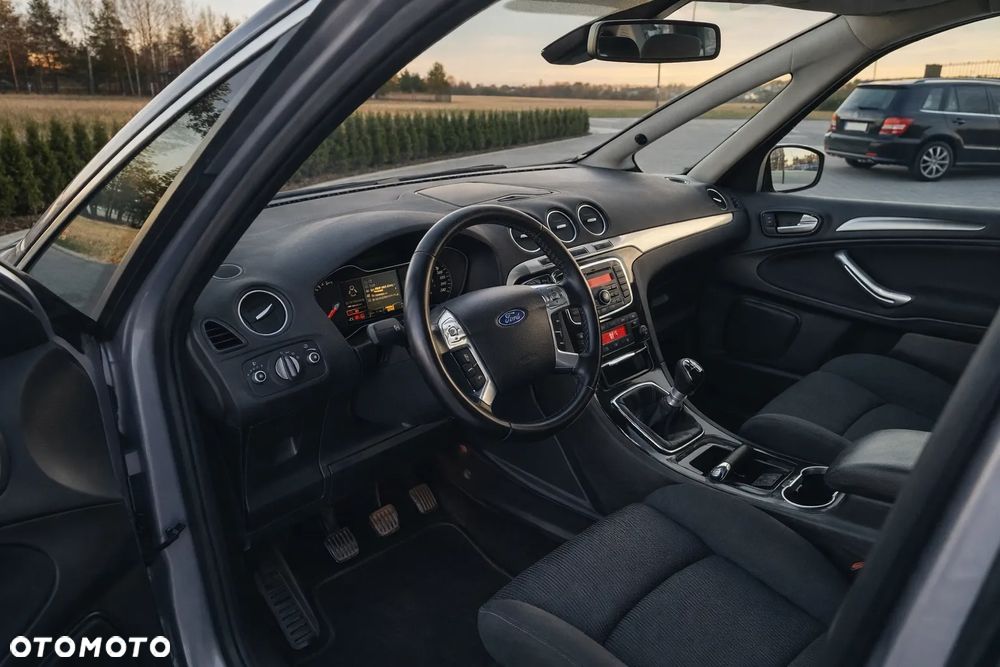 Ford S-Max - 11