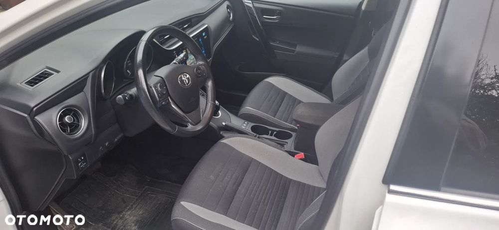 Toyota Auris - 2